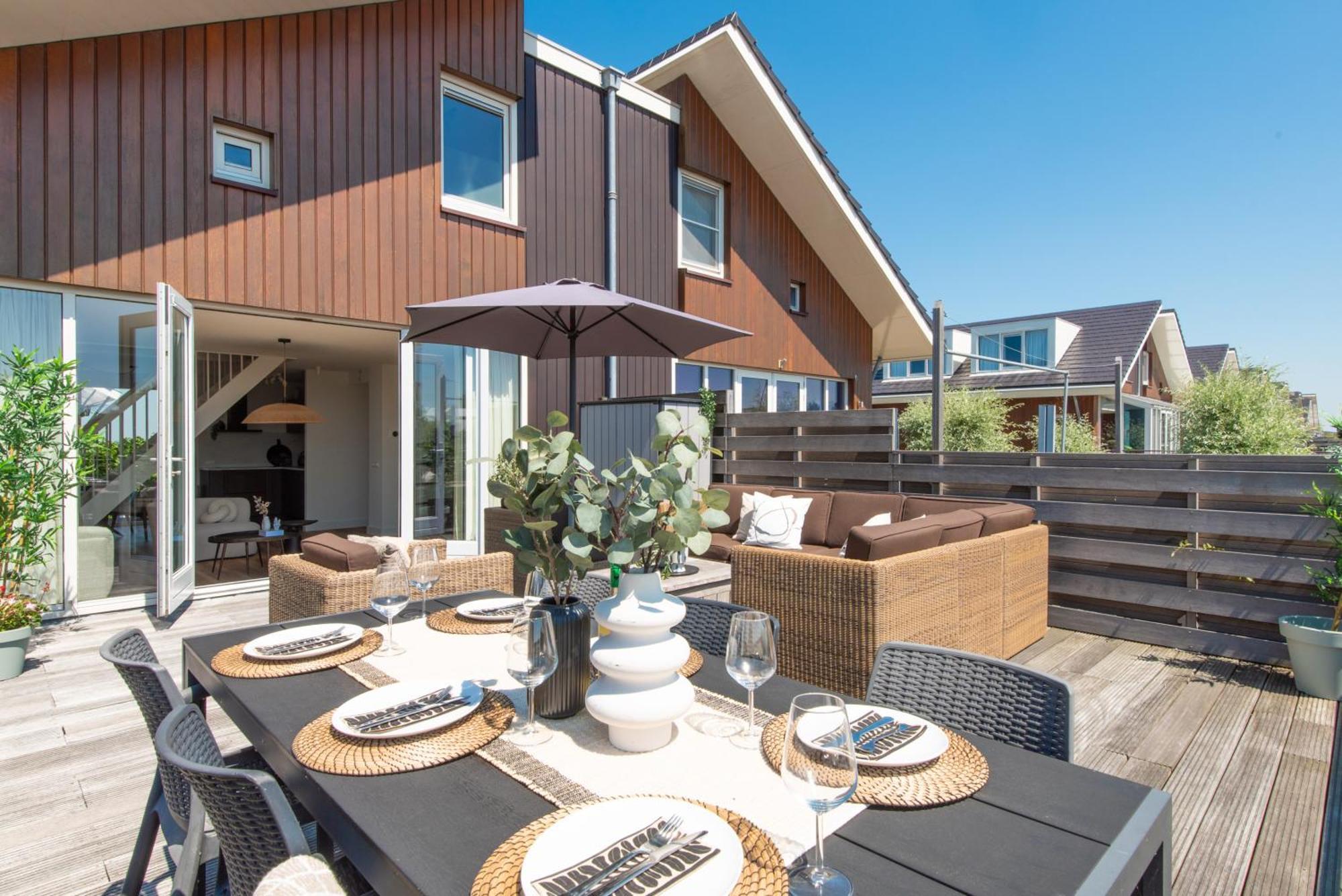 Meerzicht 61 - Luxury 4 Person Apartment
